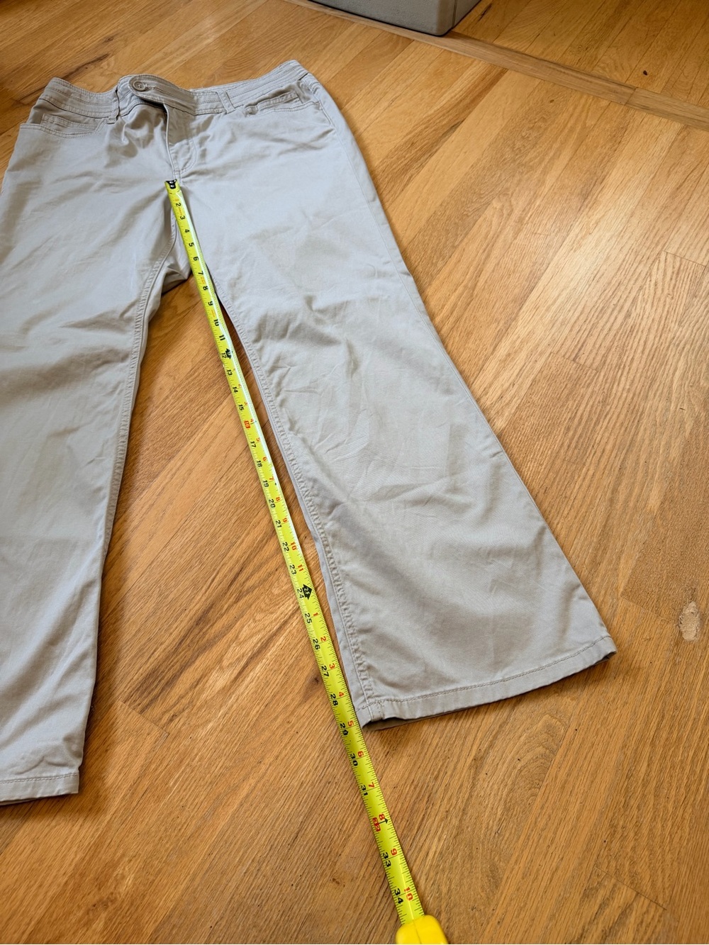 Ladies Size 1.5 Short "Chico's" Light Beige Chinos - Flared Leg GUC - Picture 4 of 7